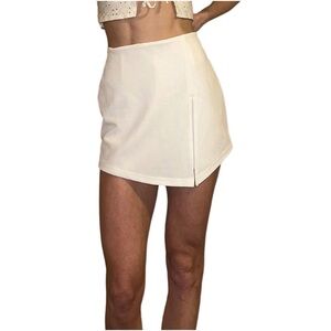 ✨ Stylish Ivory Skort - A Must-Have Neutral! ✨ Size Small